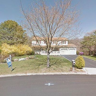 33 Eason Dr, Ridge, NY 11961