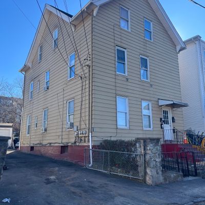 4 Granite St, Waterbury, CT 06706