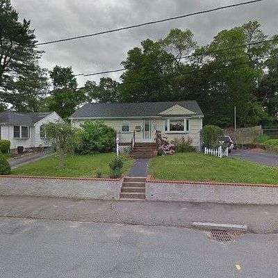 4 Knights Crescent St, Randolph, MA 02368