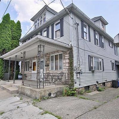 528 W Pennsylvania Ave, Pen Argyl, PA 18072