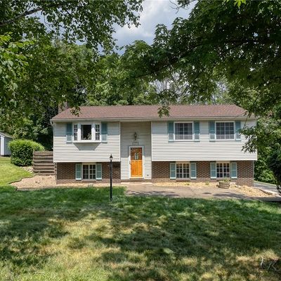 689 Fruitwood Dr, Bethel Park, PA 15102