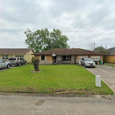 715 Lloyd Ln, Baytown, TX 77521