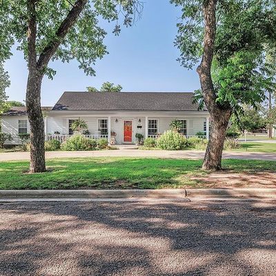 805 W 15 Th St, Brady, TX 76825