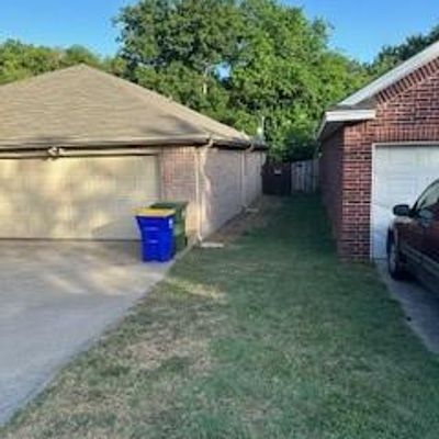 806 Rumfield Rd, Fort Worth, TX 76108