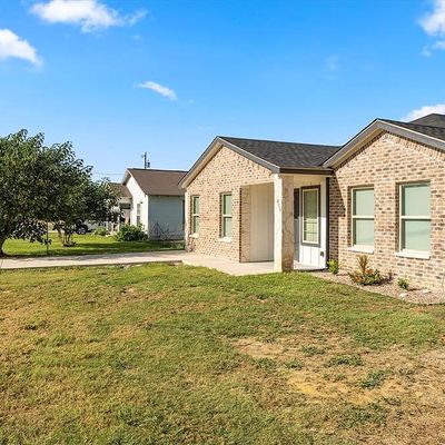 806 S Main St, Kemp, TX 75143