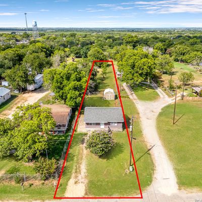 809 5 Th St, Floresville, TX 78114