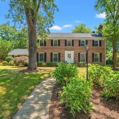 824 Emerald Dr, Alexandria, VA 22308