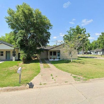 749 Lorrain St, Angleton, TX 77515