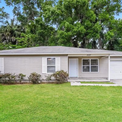 1227 E Hazzard Ave, Eustis, FL 32726