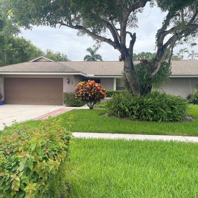 104 Parkwood Dr, Royal Palm Beach, FL 33411