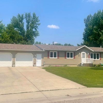 111 Appletree Ct, Thief River Falls, MN 56701