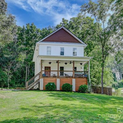 140 Orchard St, Candler, NC 28715