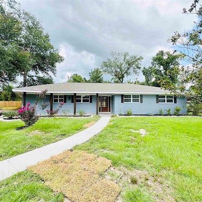 20 Knotty Pine Ln, Orange, TX 77630