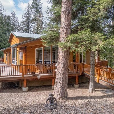 2017 Peninsula Rd, Hope, ID 83836