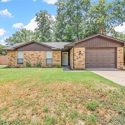 307 Oakwood Cir, Denton, TX 76208