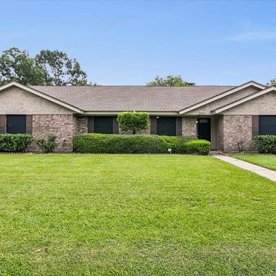 2600 Country Club Dr, Orange, TX 77630