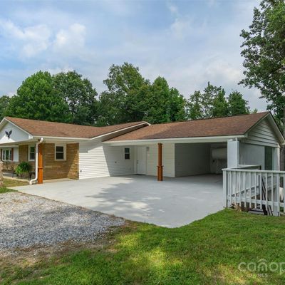 468 Deer Park Lake Rd, Spruce Pine, NC 28777