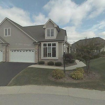 502 Heather Glen Ct, Waukesha, WI 53188