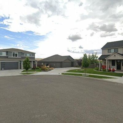 5086 Smitty Dr, Richland, WA 99352