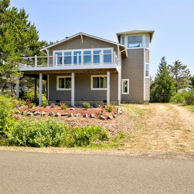 530 Sand Dune Ave Sw, Ocean Shores, WA 98569