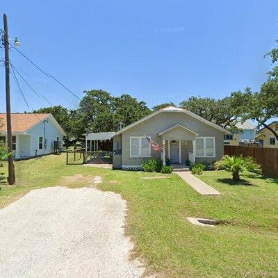 806 N Pearl St, Rockport, TX 78382