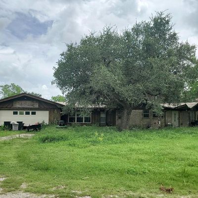 81 Matson St, Port Lavaca, TX 77979