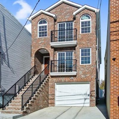 81 W 20 Th St, Bayonne, NJ 07002