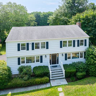 66 Lockwood Ln, Riverside, CT 06878