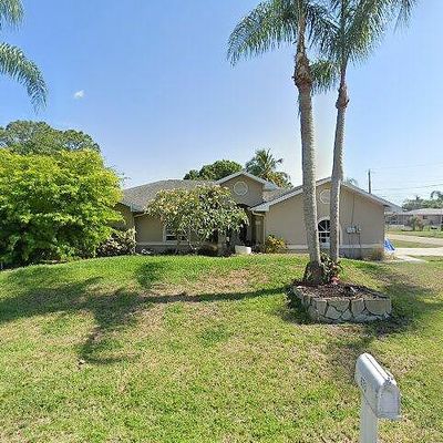 673 Muscogee Dr, North Fort Myers, FL 33903