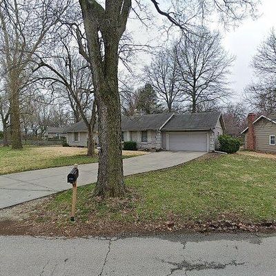 9 W Country Ln, Kansas City, MO 64114