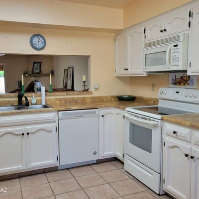 933 W Calle Del Regalo, Green Valley, AZ 85614