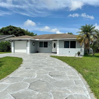 8204 Nw 105 Th Ave, Tamarac, FL 33321