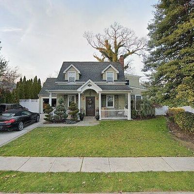 11 E Webster St, Merrick, NY 11566