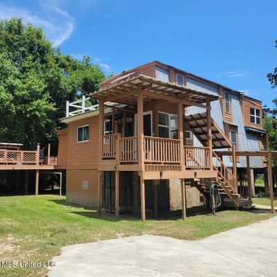 11099 Woolmarket Lake Rd, Biloxi, MS 39532