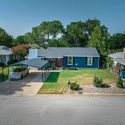 1114 W Dyer St, Breckenridge, TX 76424