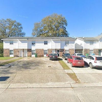 215 Meadows Dr, Destrehan, LA 70047