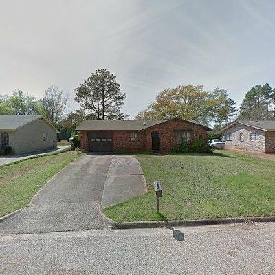 221 Newcastle Ln, Montgomery, AL 36117