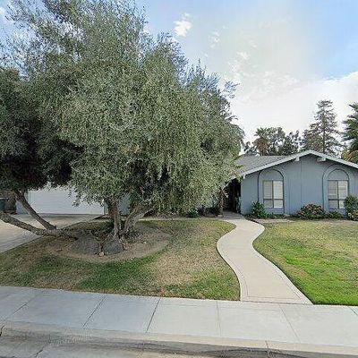 3435 W Royal Oaks Dr, Visalia, CA 93277