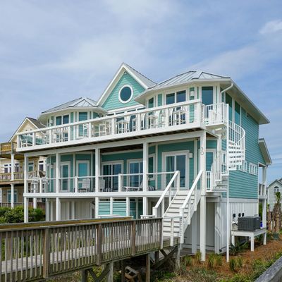 30 Porpoise Pl, N Topsail Beach, NC 28460