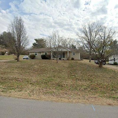 405 E Coy Cir, Clarksville, TN 37043