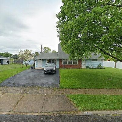 6 Cobalt Ridge Dr E, Levittown, PA 19057