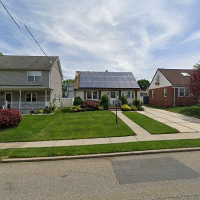 72 Westminster Pl, Saddle Brook, NJ 07663