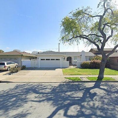 1207 San Angelo Dr, Salinas, CA 93901