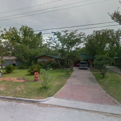 109 N Bayou Dr, Hitchcock, TX 77563