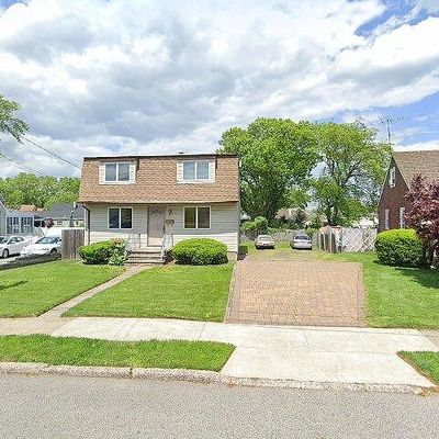 11 Macarthur Dr, Saddle Brook, NJ 07663