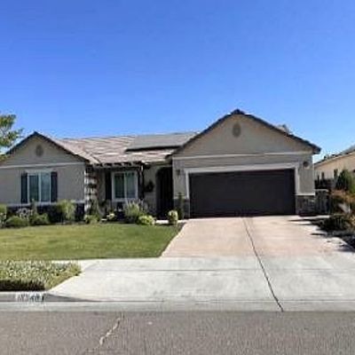 16048 W Ashli Ave, Kerman, CA 93630