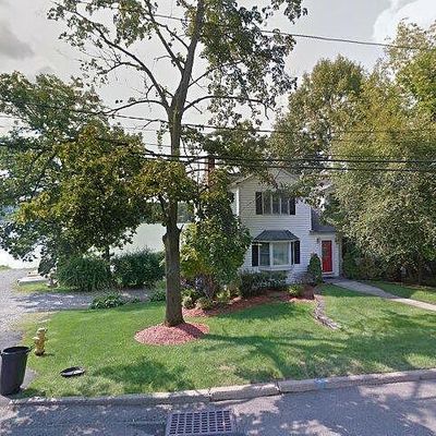 17 Lake Dr E, Wayne, NJ 07470