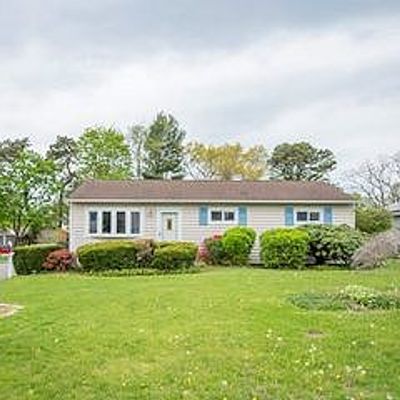 116 Leopold Ave, West Islip, NY 11795