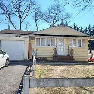 16 Lafayette St, Huntington, NY 11743