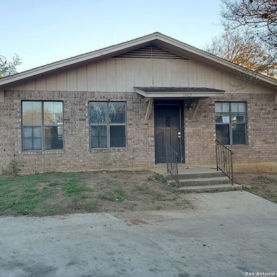 1903 3 Rd St, Floresville, TX 78114